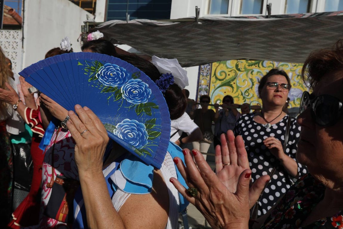 Fotos: La Hermandad de Cádiz cruza el río Guadalquivir