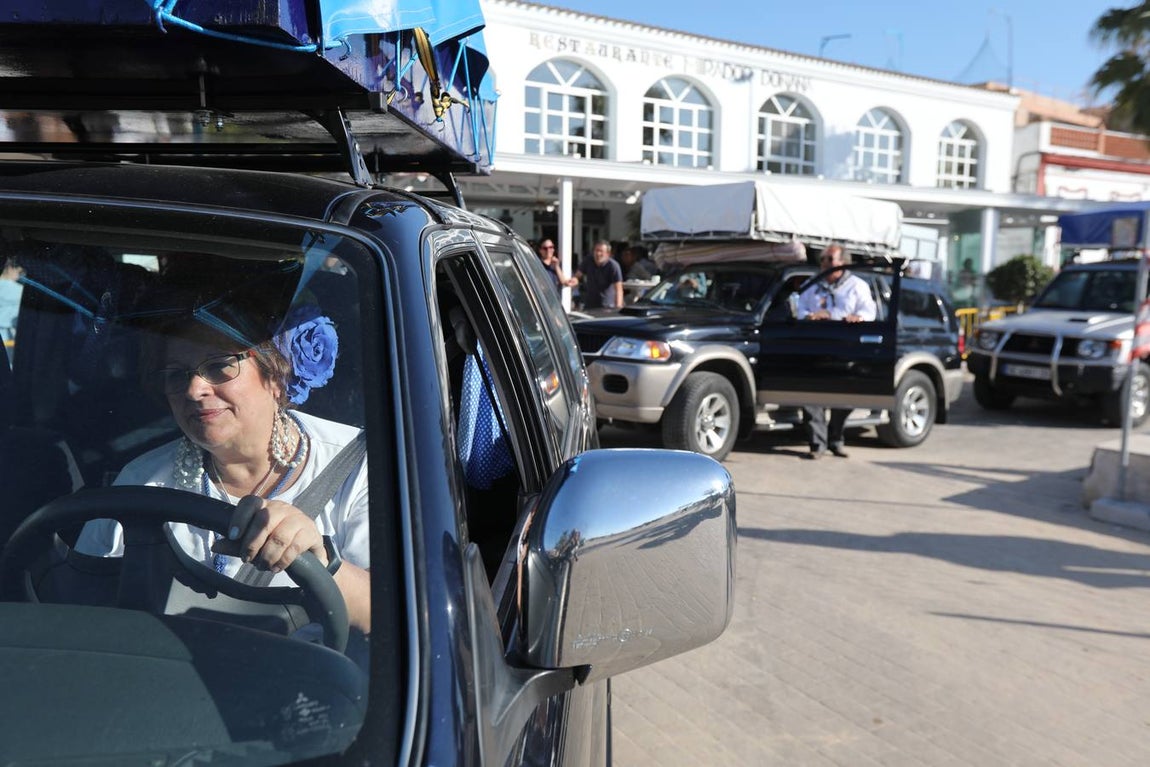 Fotos: La Hermandad de Cádiz cruza el río Guadalquivir