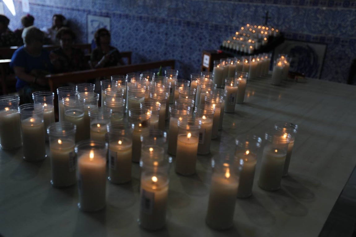 Fotos: La Hermandad de Cádiz cruza el río Guadalquivir