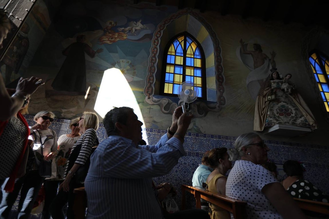 Fotos: La Hermandad de Cádiz cruza el río Guadalquivir