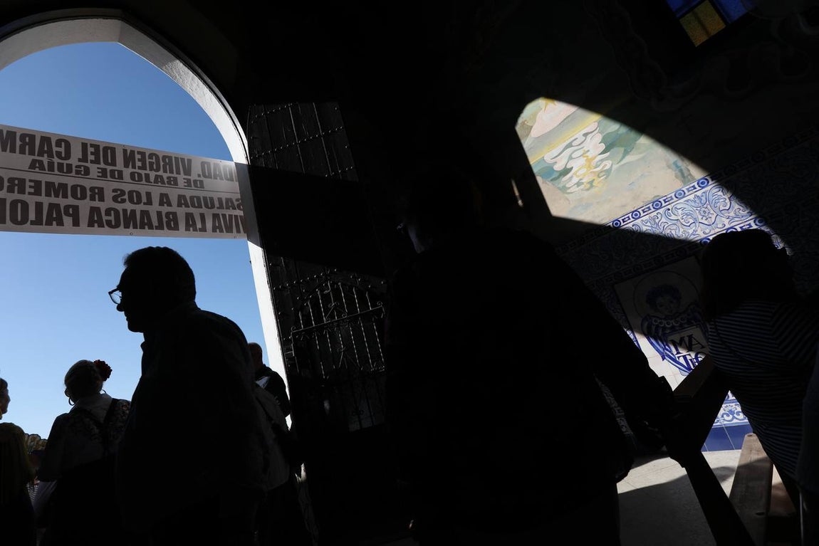 Fotos: La Hermandad de Cádiz cruza el río Guadalquivir