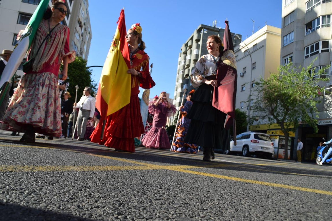 La hermandad del Rocío de Cádiz inicia su camino hacia la Aldea