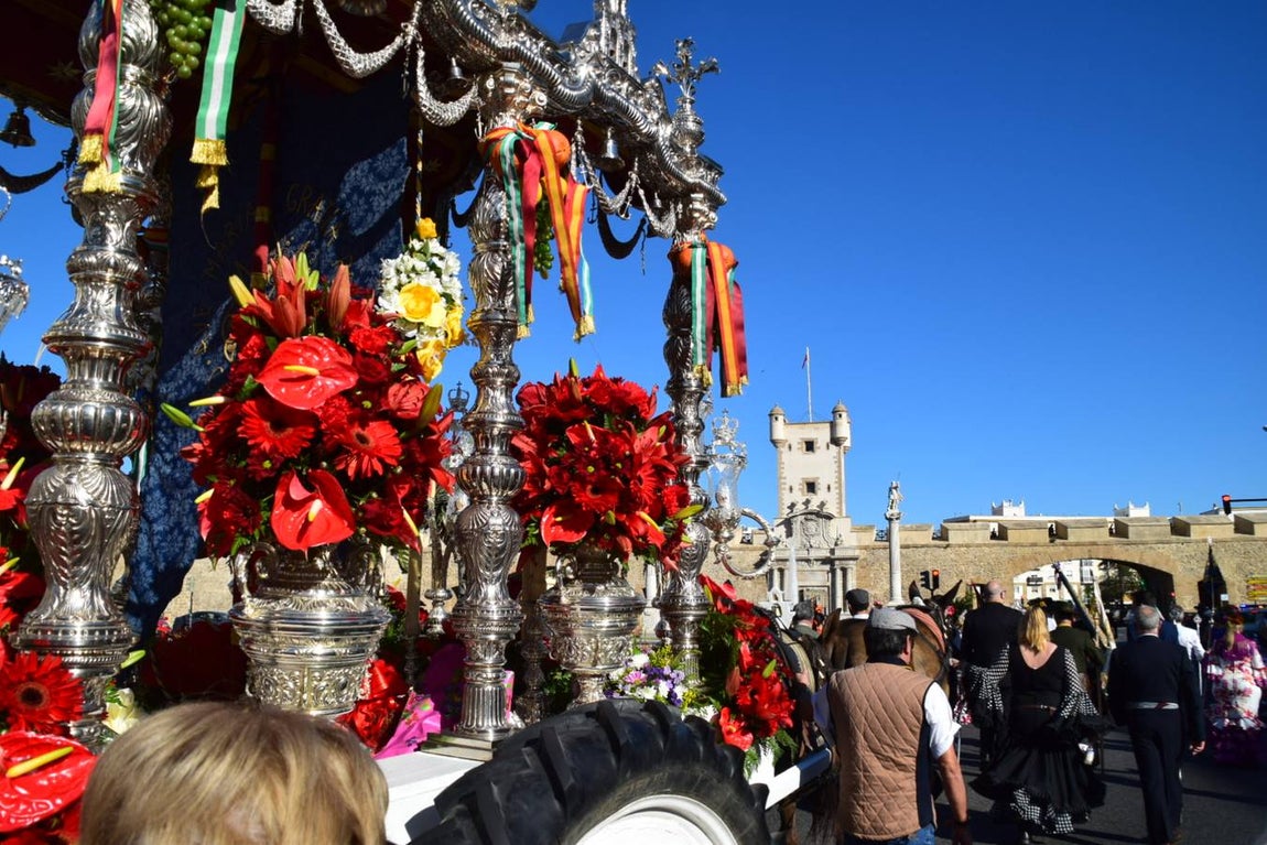 La hermandad del Rocío de Cádiz inicia su camino hacia la Aldea
