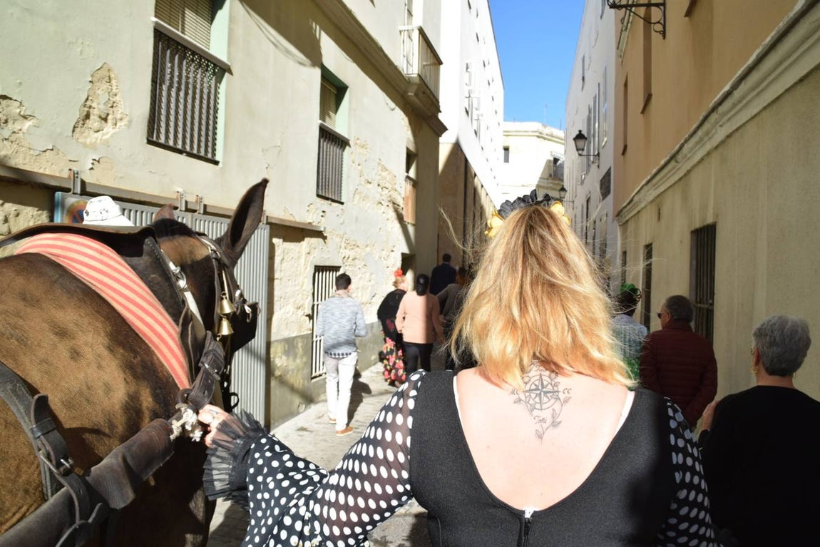 La hermandad del Rocío de Cádiz inicia su camino hacia la Aldea