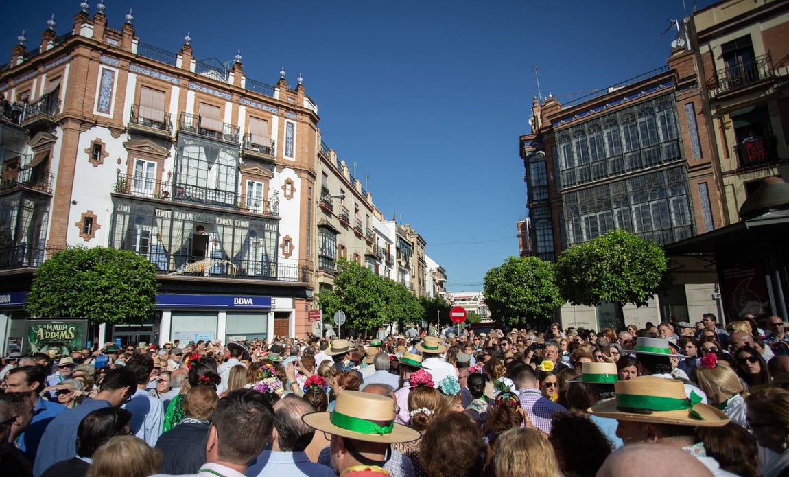 Rocío 2018 en Sevilla: salida de la hermandad de Triana