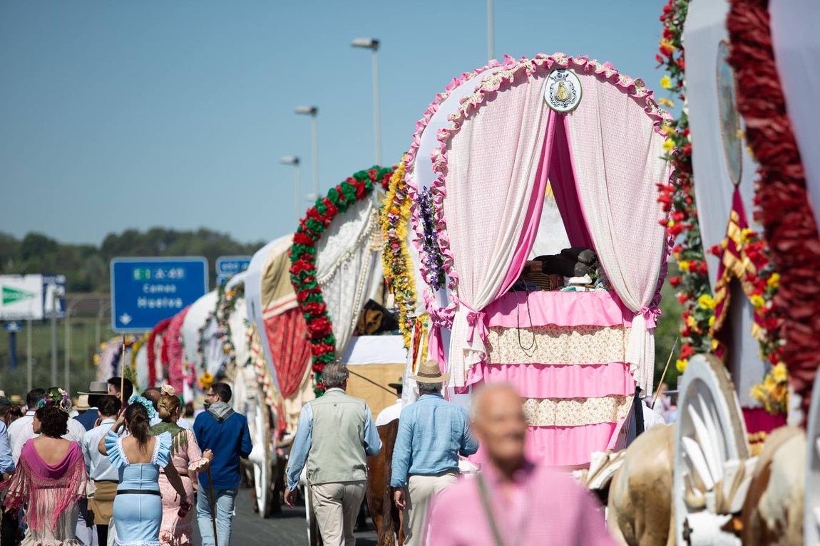 Rocío 2018 en Sevilla: salida de la hermandad de Triana