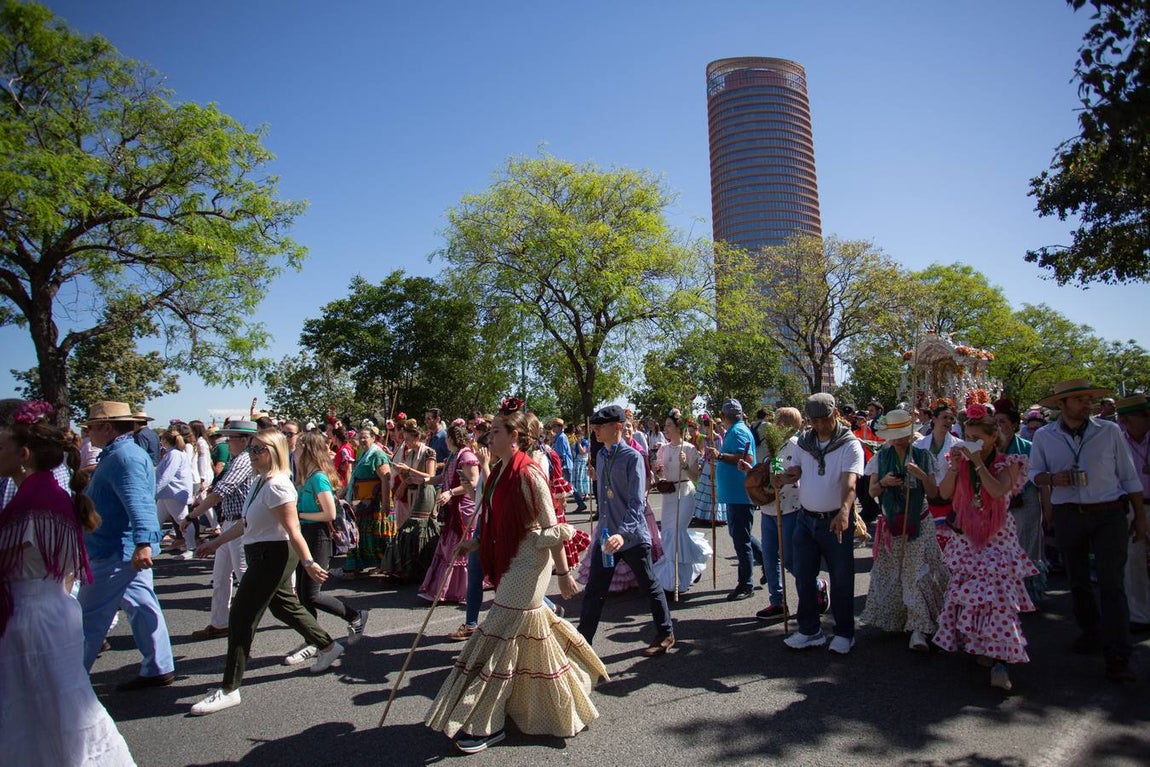 Rocío 2018 en Sevilla: salida de la hermandad de Triana