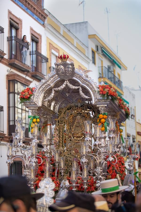 Rocío 2018 en Sevilla: salida de la hermandad de Triana