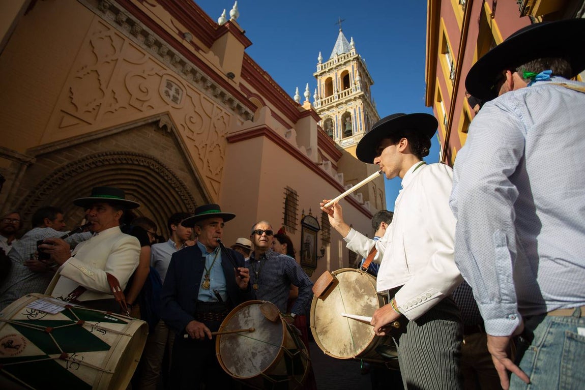 Rocío 2018 en Sevilla: salida de la hermandad de Triana