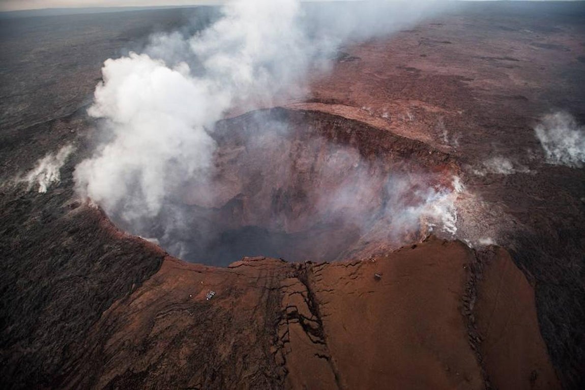 Vista aérea del cráter del volcán Kilauea. 