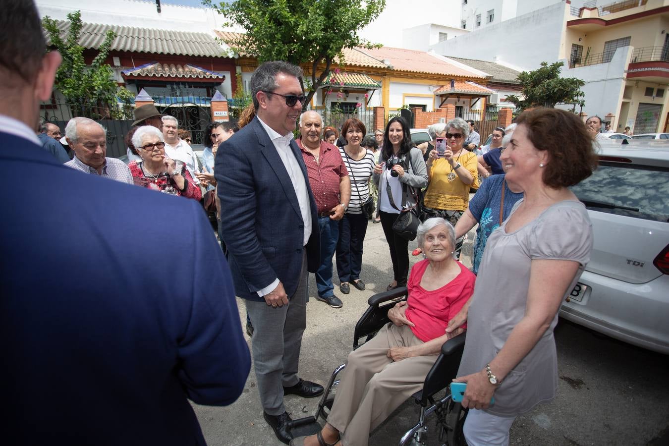 En imágenes: Sevilla homenajea a Amante Laffón con el descubrimiento de un azulejo en su nombre