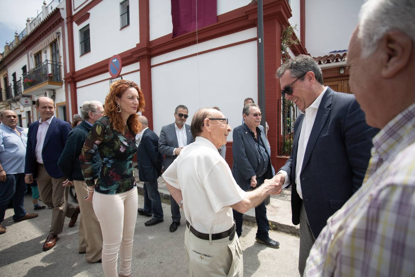 En imágenes: Sevilla homenajea a Amante Laffón con el descubrimiento de un azulejo en su nombre