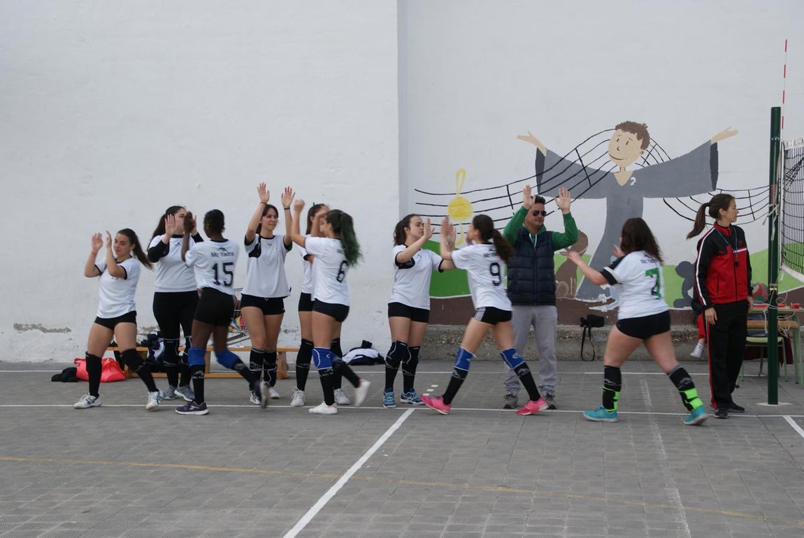 Las mejores imágenes del partido de voleibol juvenil femenino entre Raimundo Lulio y San Patricio Soto