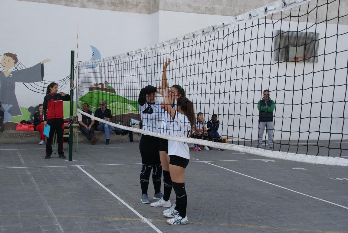 Las mejores imágenes del partido de voleibol juvenil femenino entre Raimundo Lulio y San Patricio Soto