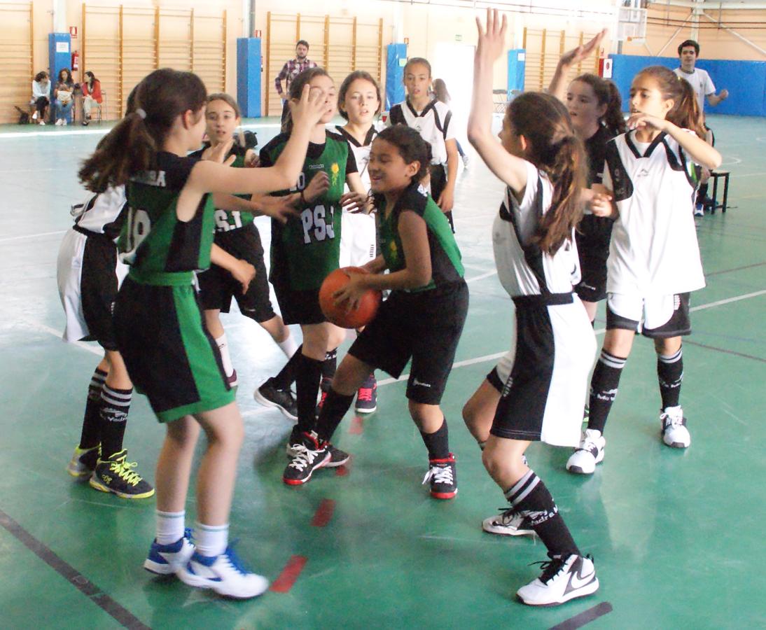 Las mejores imágenes del partido de baloncesto alevín femenino entre Valdefuentes y Patrocinio San José