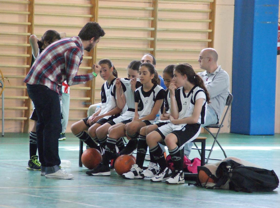 Las mejores imágenes del partido de baloncesto alevín femenino entre Valdefuentes y Patrocinio San José