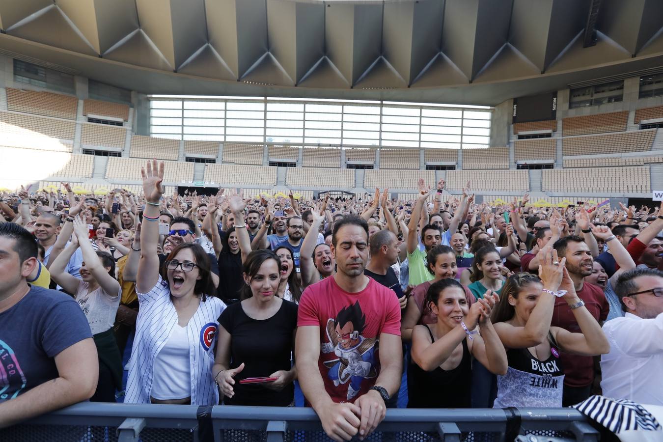 La fiesta de la nostalgia llena el Estadio de la Cartuja