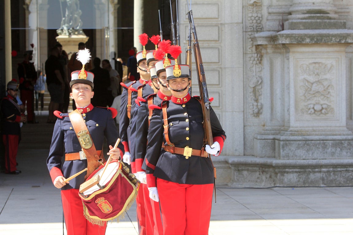 El relevo de la Guardia en el Alcázar de Toledo, en imágenes