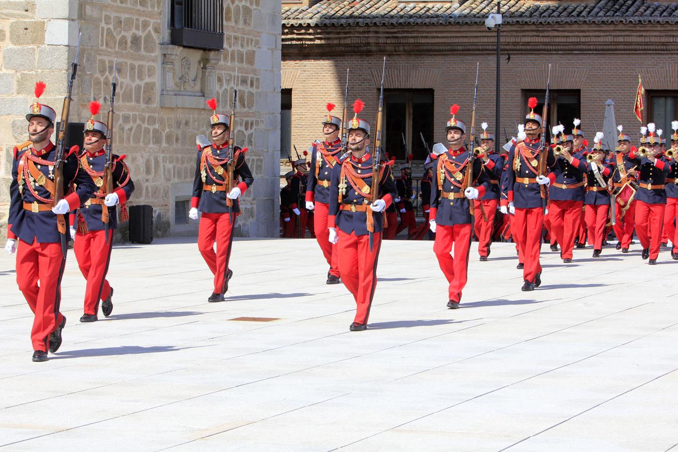 El relevo de la Guardia en el Alcázar de Toledo, en imágenes
