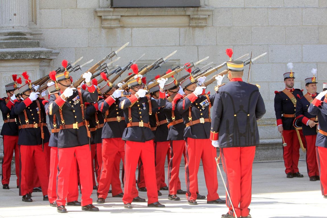 El relevo de la Guardia en el Alcázar de Toledo, en imágenes