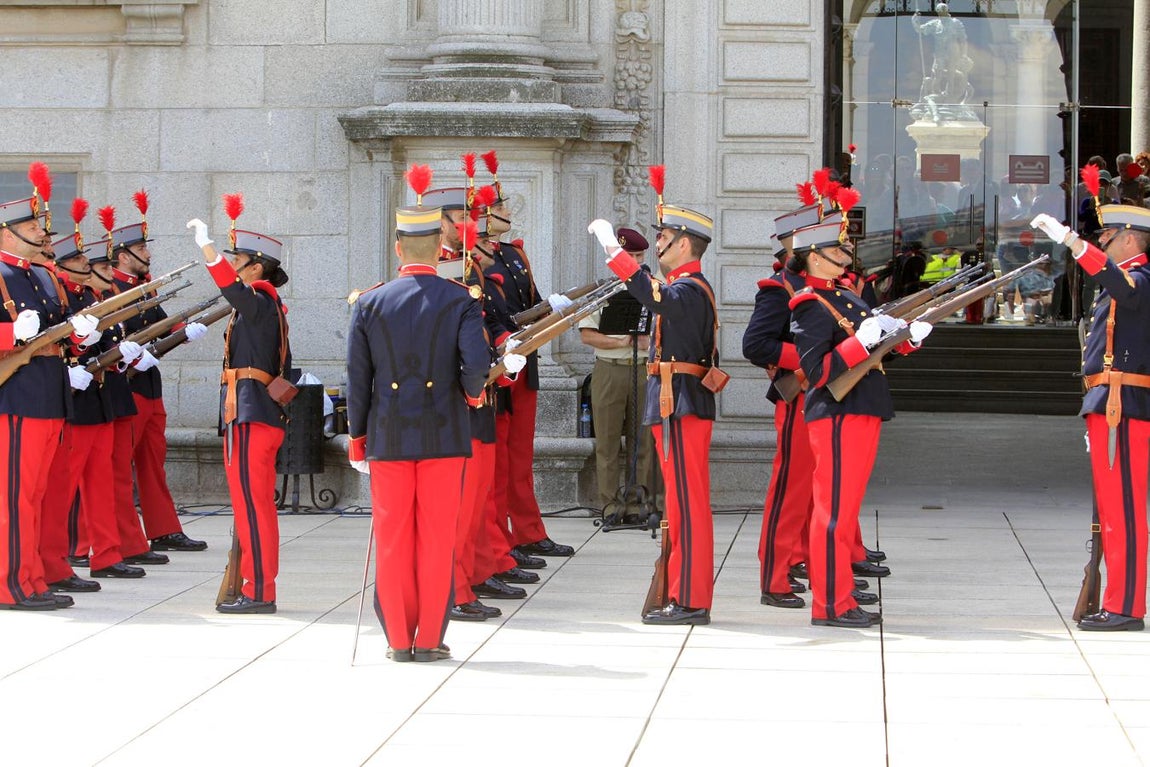 El relevo de la Guardia en el Alcázar de Toledo, en imágenes