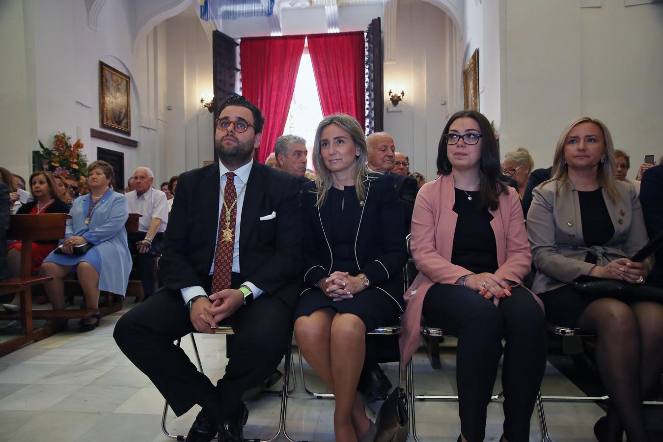 Daniel Torres, con la alcaldesa, Milagros Tolón y la concejal Nuria Cogolludo. 