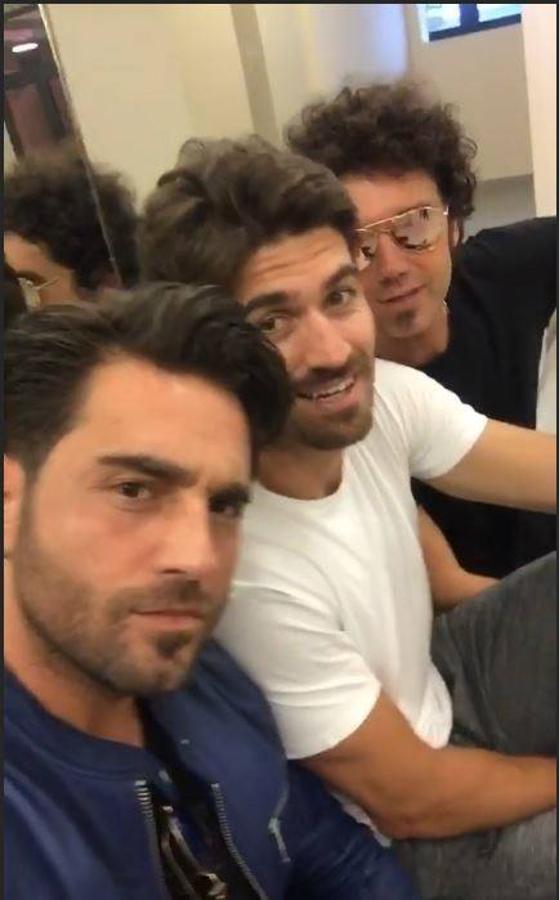 David Bustamante. El cantante ha subido a Instagram Stories un clip junto a sus dos compañeros de baile, Javier Hernández y Pablo Ibañez, en el que según el «hombre de negro» son los tres finalistas. Habrá que ver si es cierto...