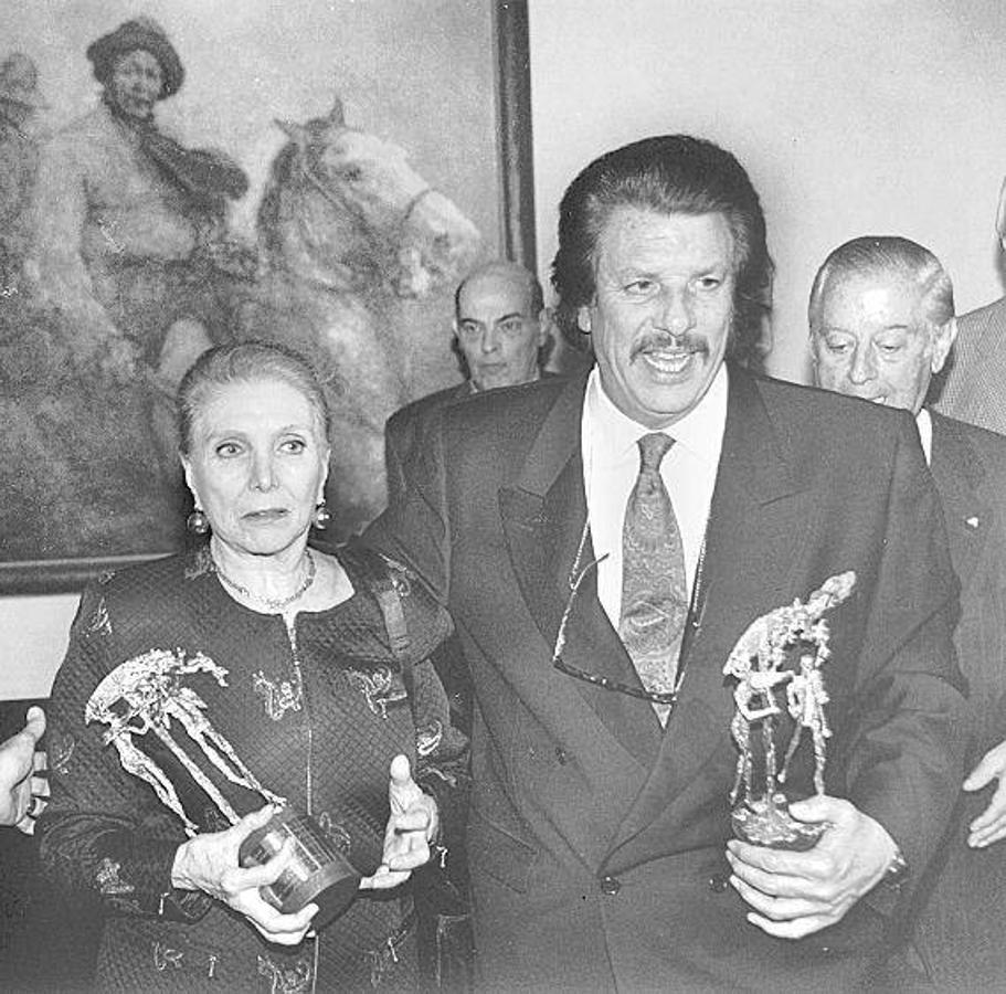 La cantante en los premios Martín Fierro de 1997 junto al argentino Eduardo Rodrigo