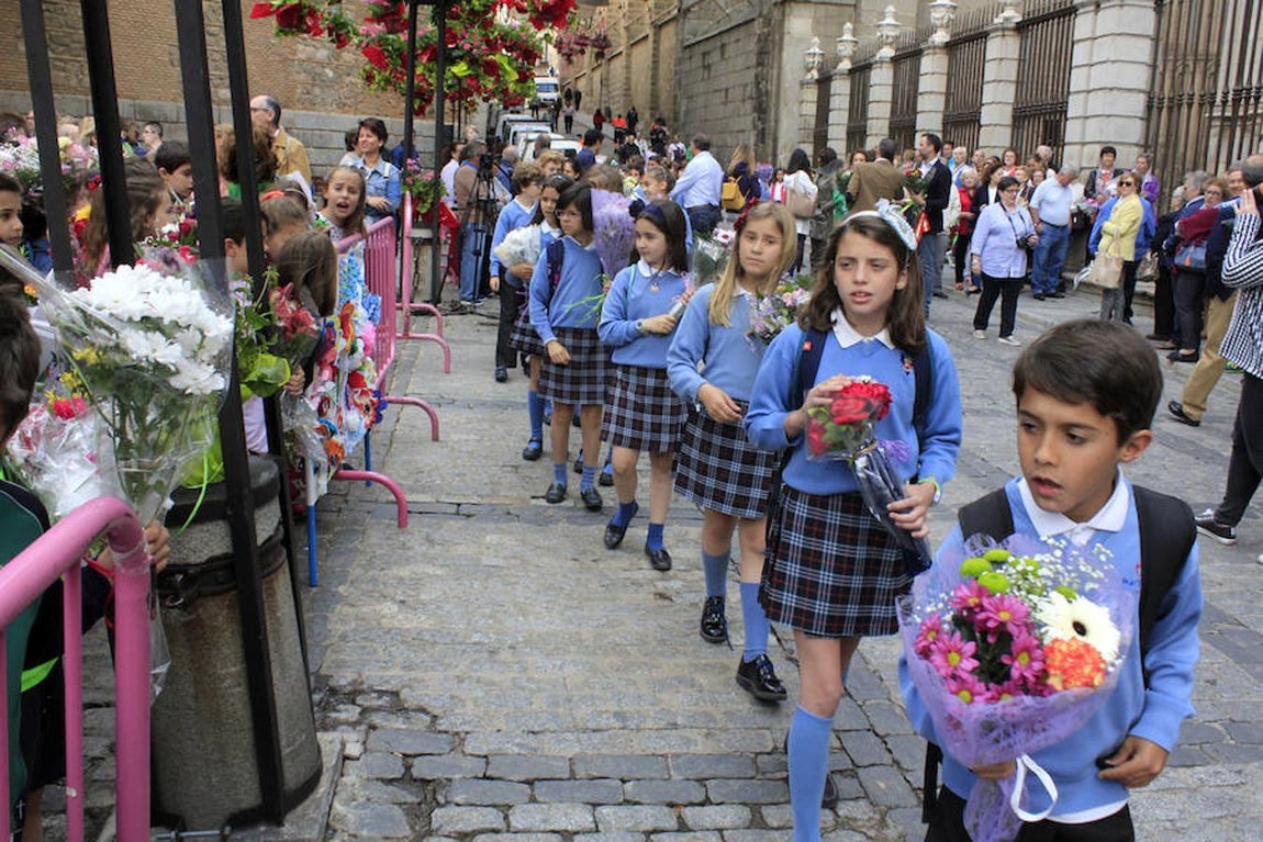 Una colorida ofrenda floral