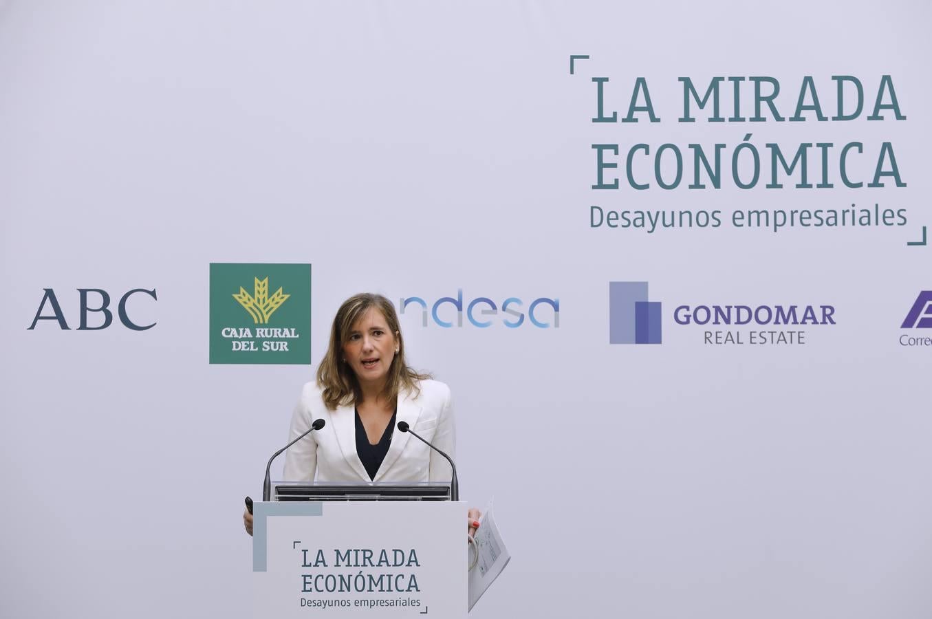 La charla de la responsable de Extenda, en imágenes