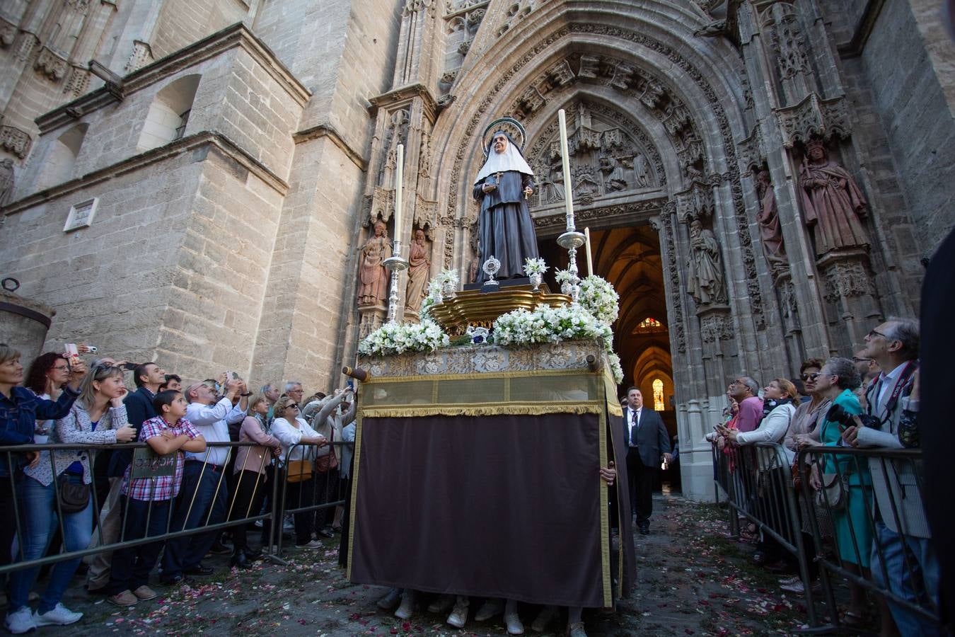 Fotogalería: Todos los detalles del cortejo