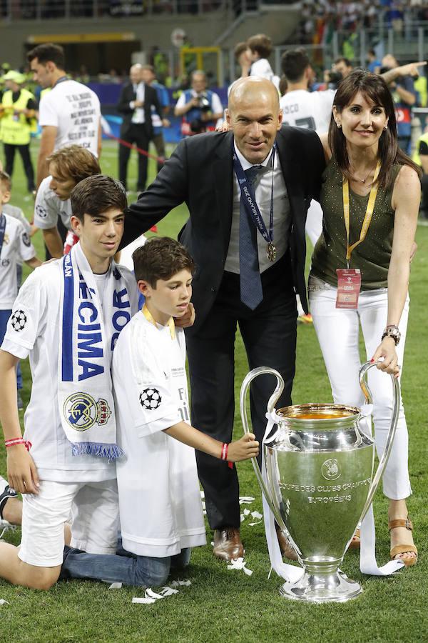 Zidane celebra con su familia la que fue su primera Copa de Europa como entrenador. 