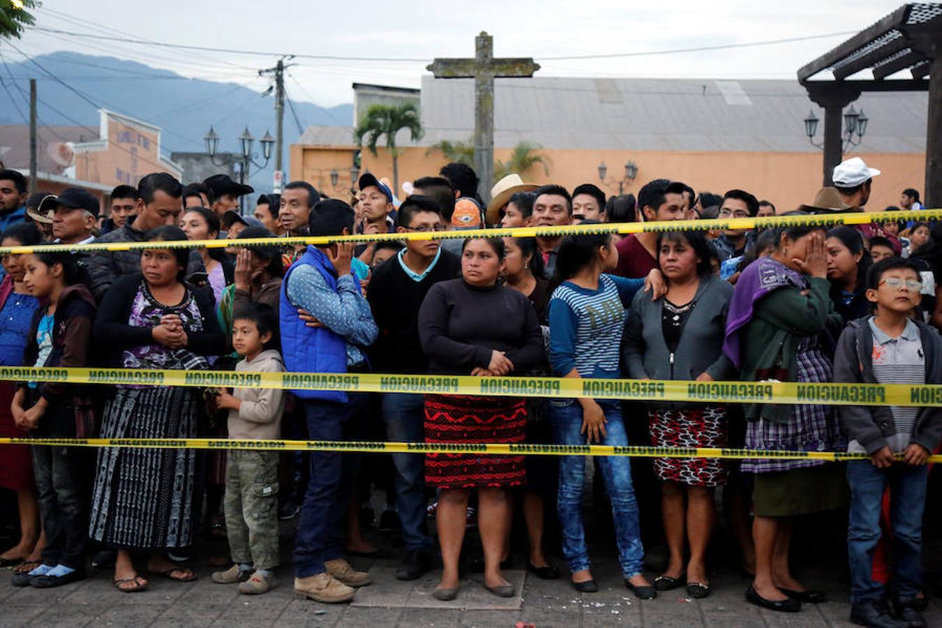 El presidente Morales anunció que sus homólogos de México, Enrique Peña Nieto; Honduras, Juan Orlando Hernández, y de El Salvador, Salvador Sánchez, le expresaron su solidaridad y le ofrecieron ayuda.. 