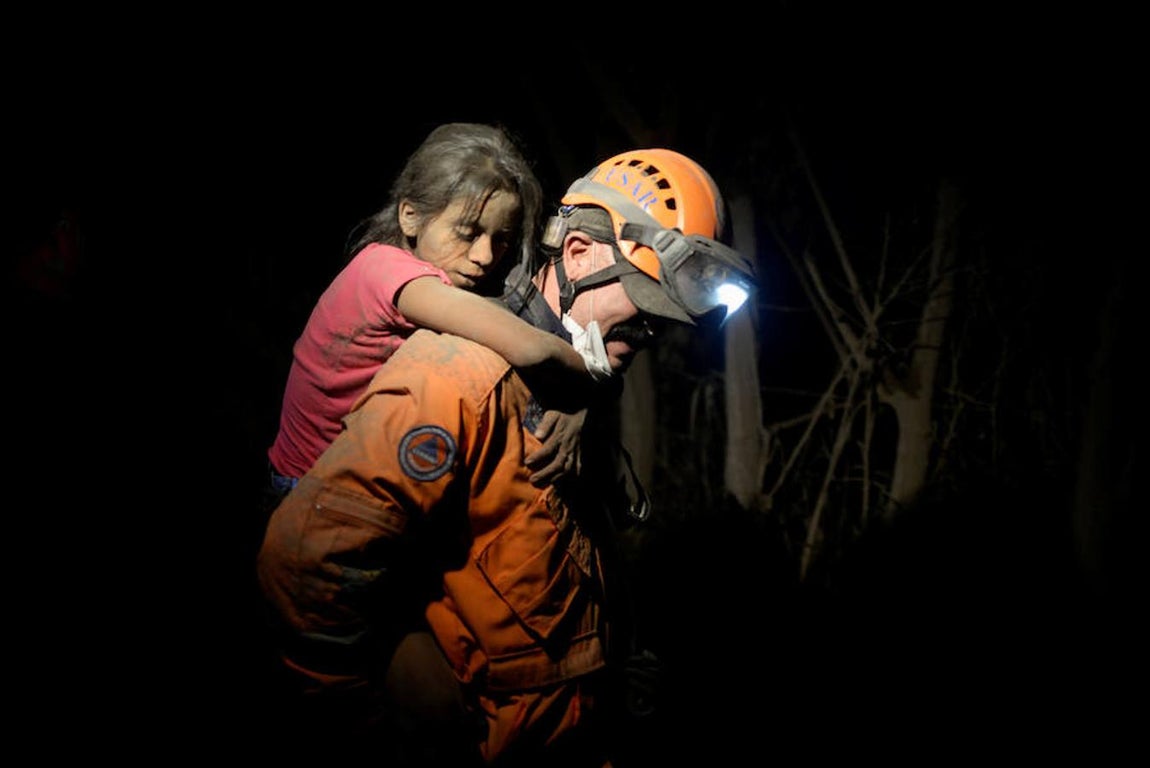 Entre los heridos se encuentran 12 niños, cuatro de ellos con quemaduras de tercer grado, lo que obligó a las autoridades a su traslado al Hospital Roosevelt, de la capital.. 
