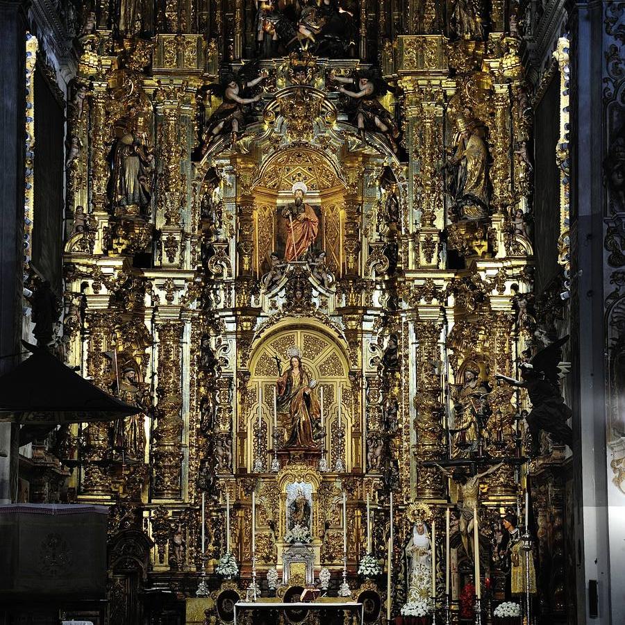 Los titulares del Calvario reciben culto en el altar mayor de la Magdalena