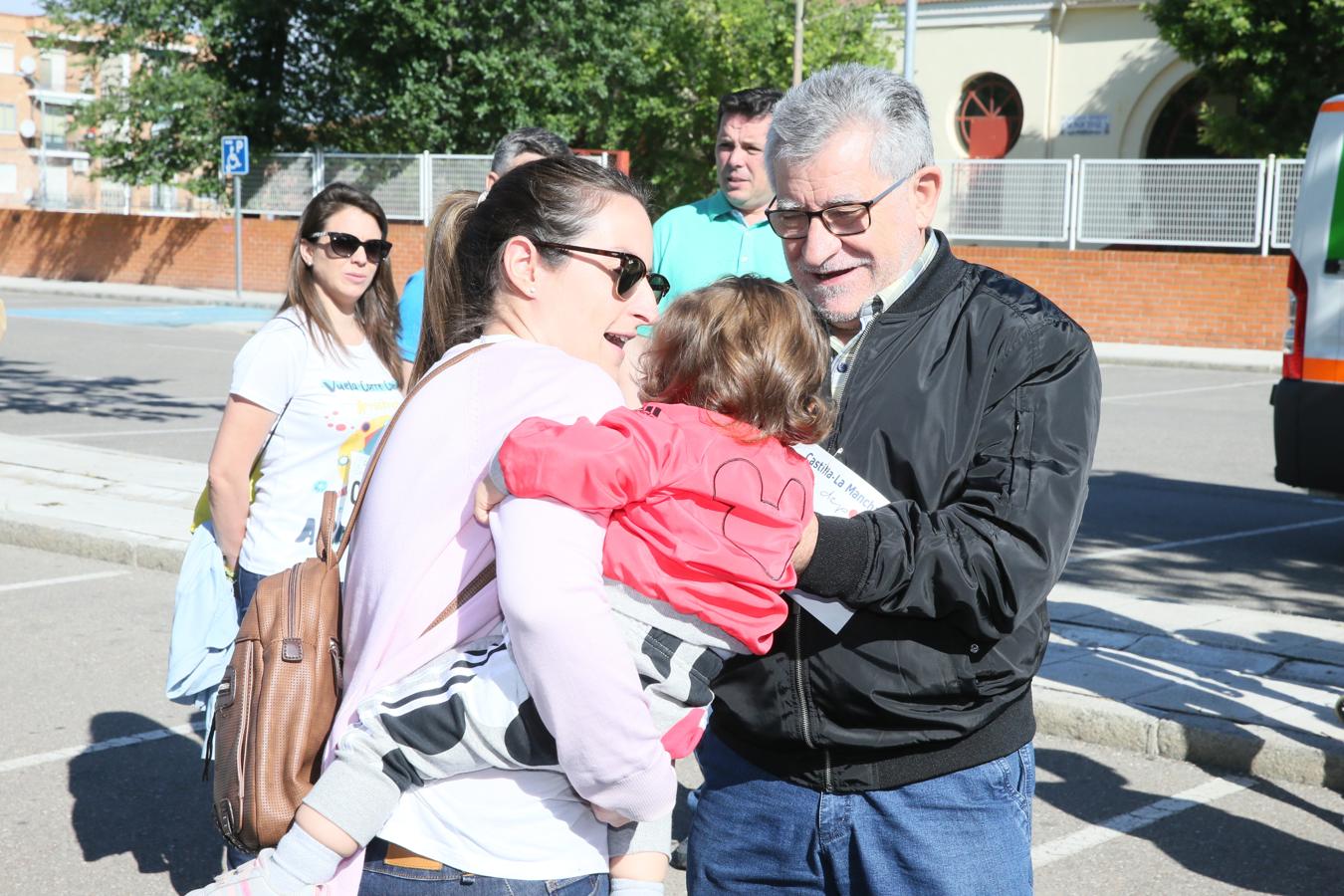 Felpeto se une en Toledo a la marcha y patinada popular a favor de Adelante y Adem