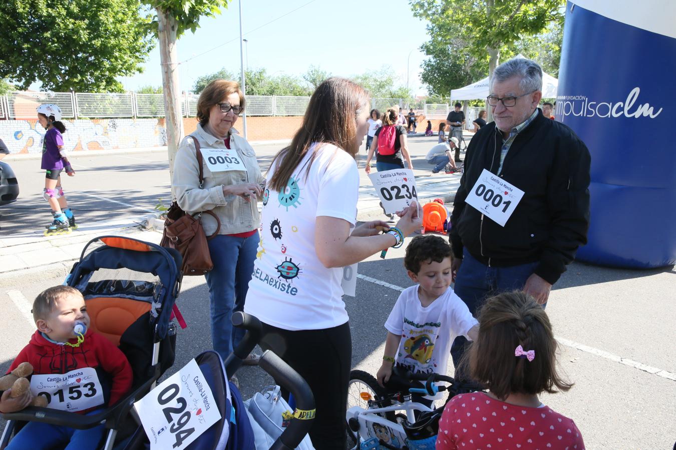 Felpeto se une en Toledo a la marcha y patinada popular a favor de Adelante y Adem