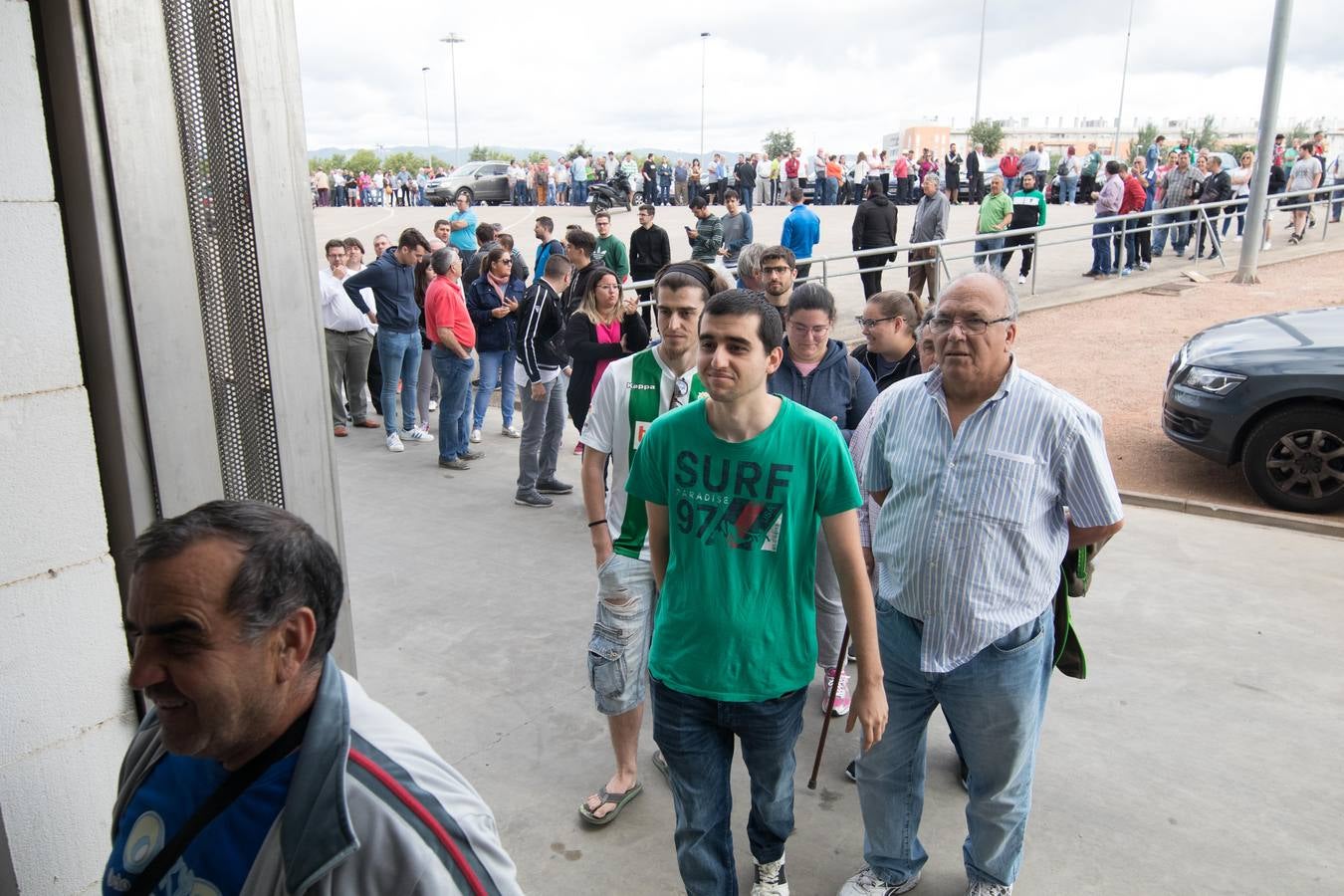 Regalan 5.000 kilos de patata nueva en Sevilla