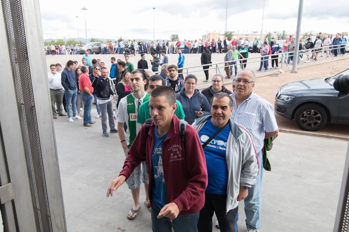 Regalan 5.000 kilos de patata nueva en Sevilla