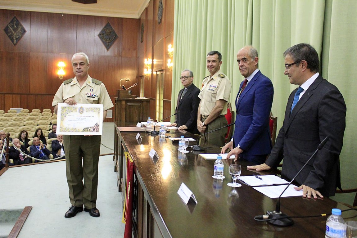 la Unidad de Música de la Academia de Infantería de Toledo, como premio especial de la Real Academia. 
