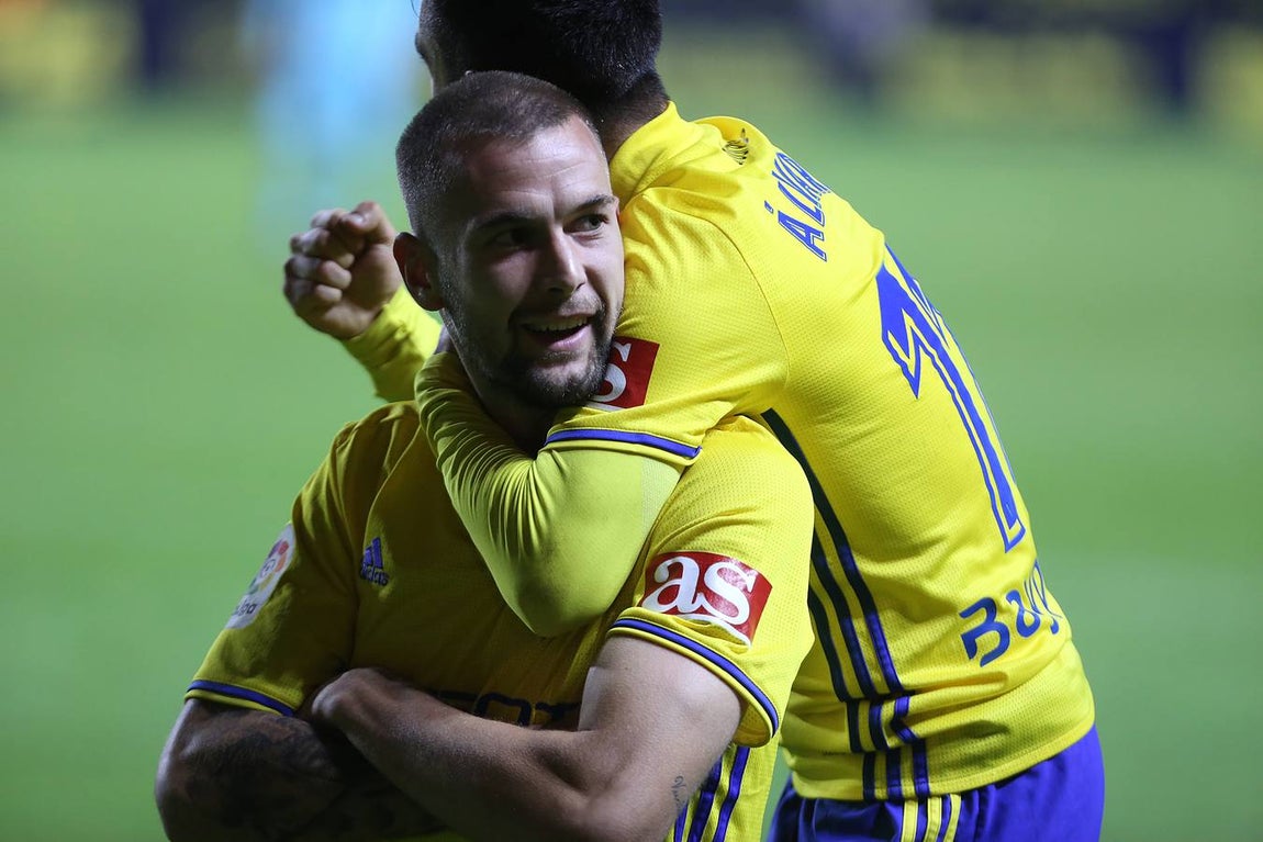El equipo se pone líder tras vencer al Barcelona B. 