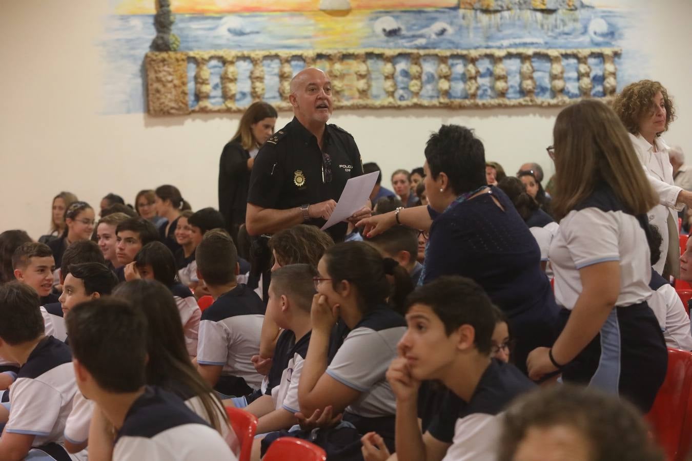 La Policía entrega los carnet de ciberexpert@s a alumnos gaditanos