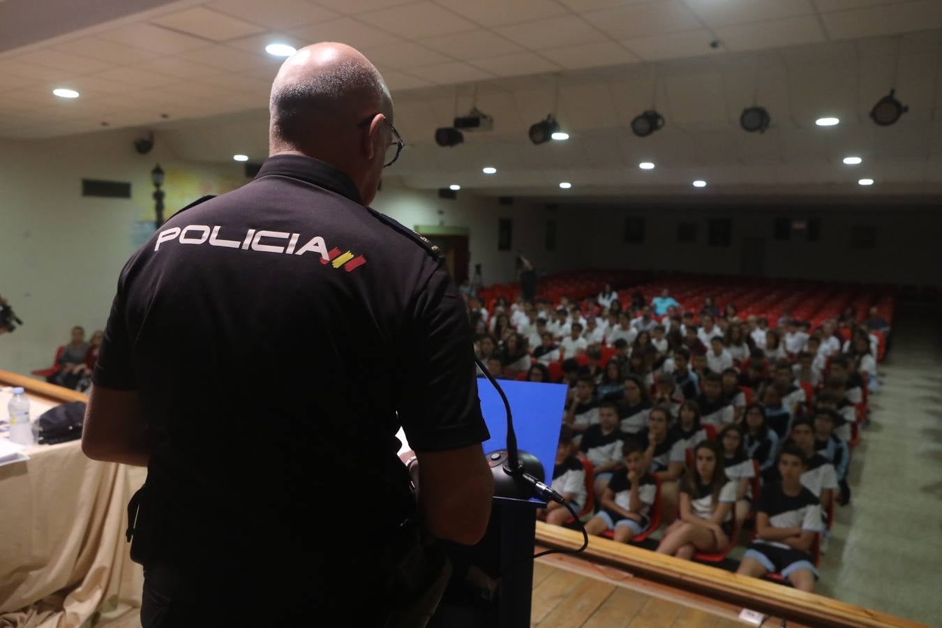 La Policía entrega los carnet de ciberexpert@s a alumnos gaditanos