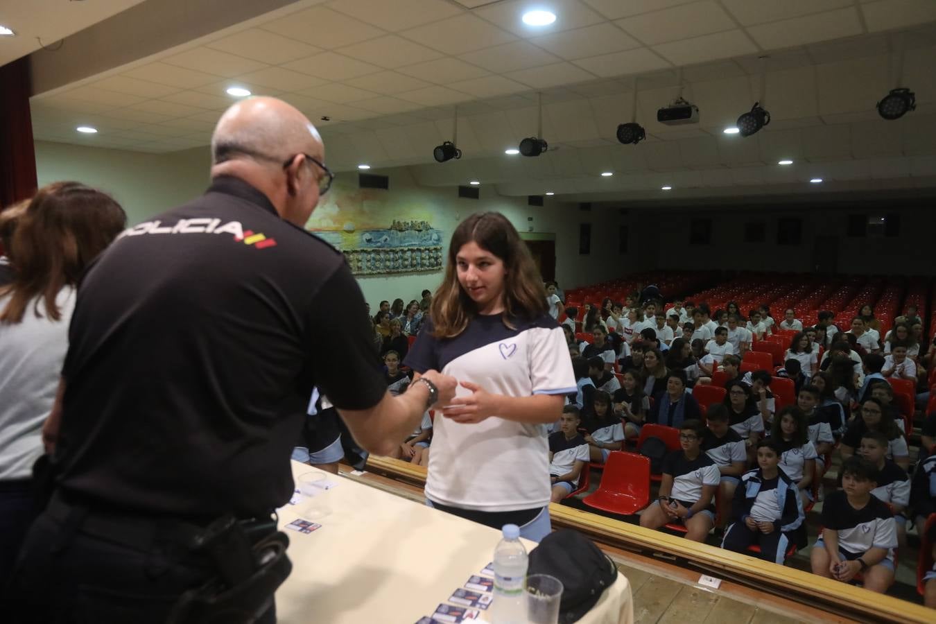 La Policía entrega los carnet de ciberexpert@s a alumnos gaditanos