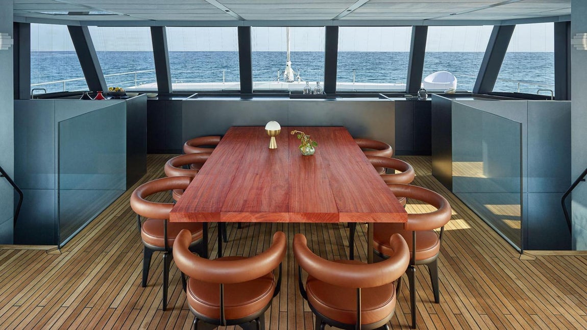 Midori. Mide 300 metros cuadrados en donde podrán alojarse cómodamente 8 personas en sus cuatro camarotes, el alquiler asciende a 37.000 euros por semana