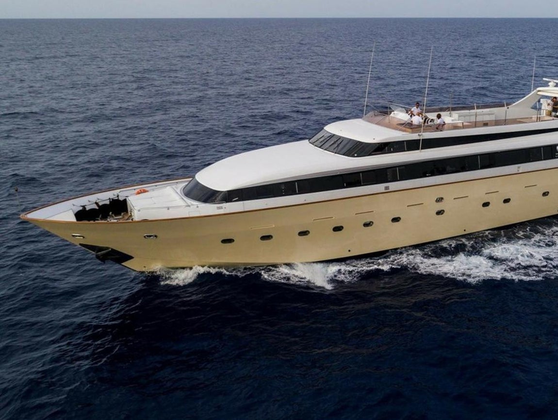 Mondomarine. Esta embarcación está disponible en Ibiza