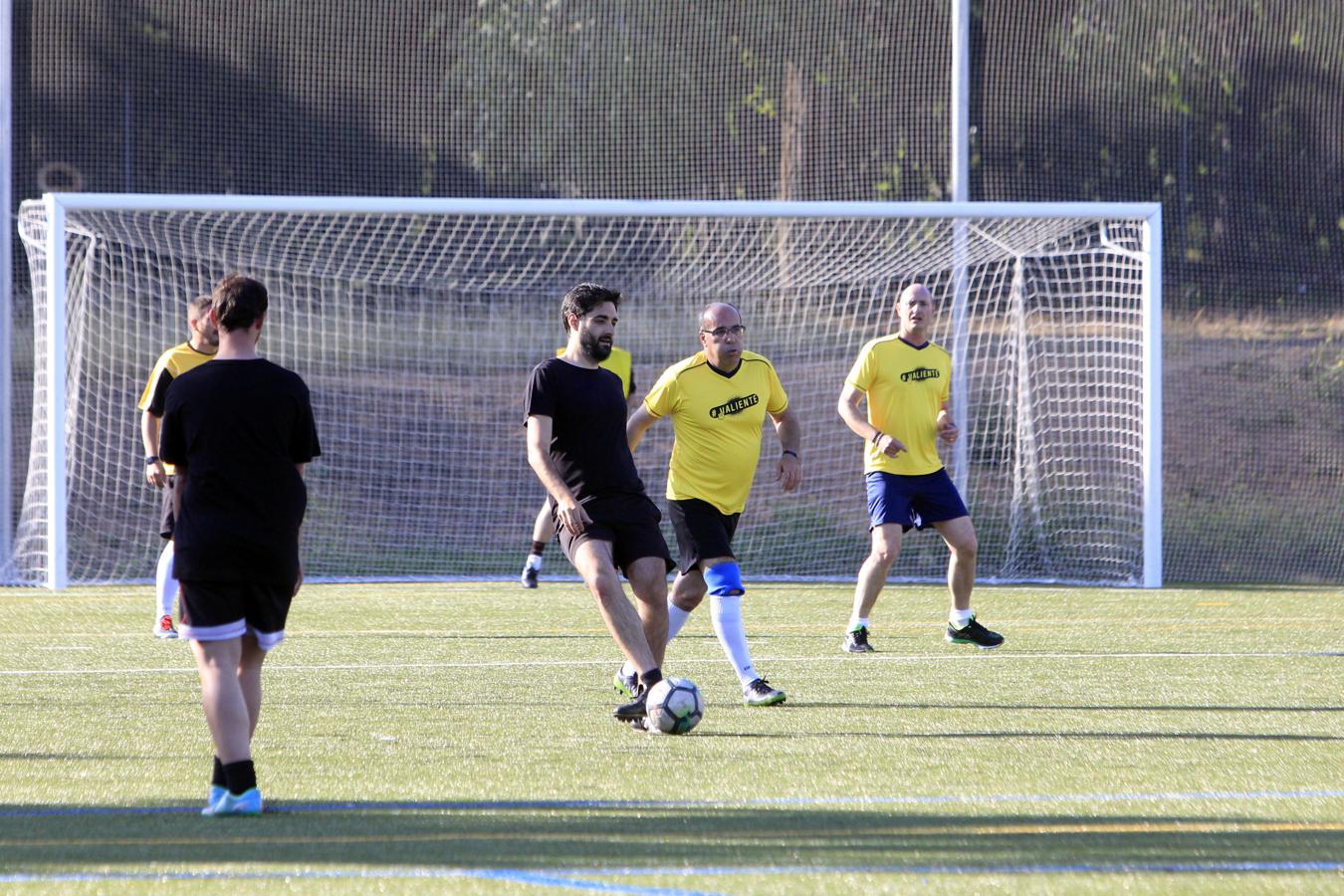 Ganaron los periodistas, que lograron un claro marcador a su favor de 6-3, con goles de Víctor (2), María Carrobles, Humberto y otro en propia meta, por los periodistas, y Mejías (2) y Velázquez por los políticos. 