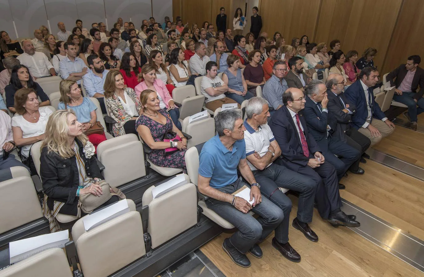 Un concurrido auditorio apoyó al periodista de ABC de Sevilla