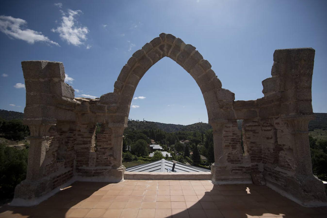 Piezas recuperadas. Con las piezas que se han ido localizando entre los escombros, ya tratadas, se han reconstruido zonas del monasterio