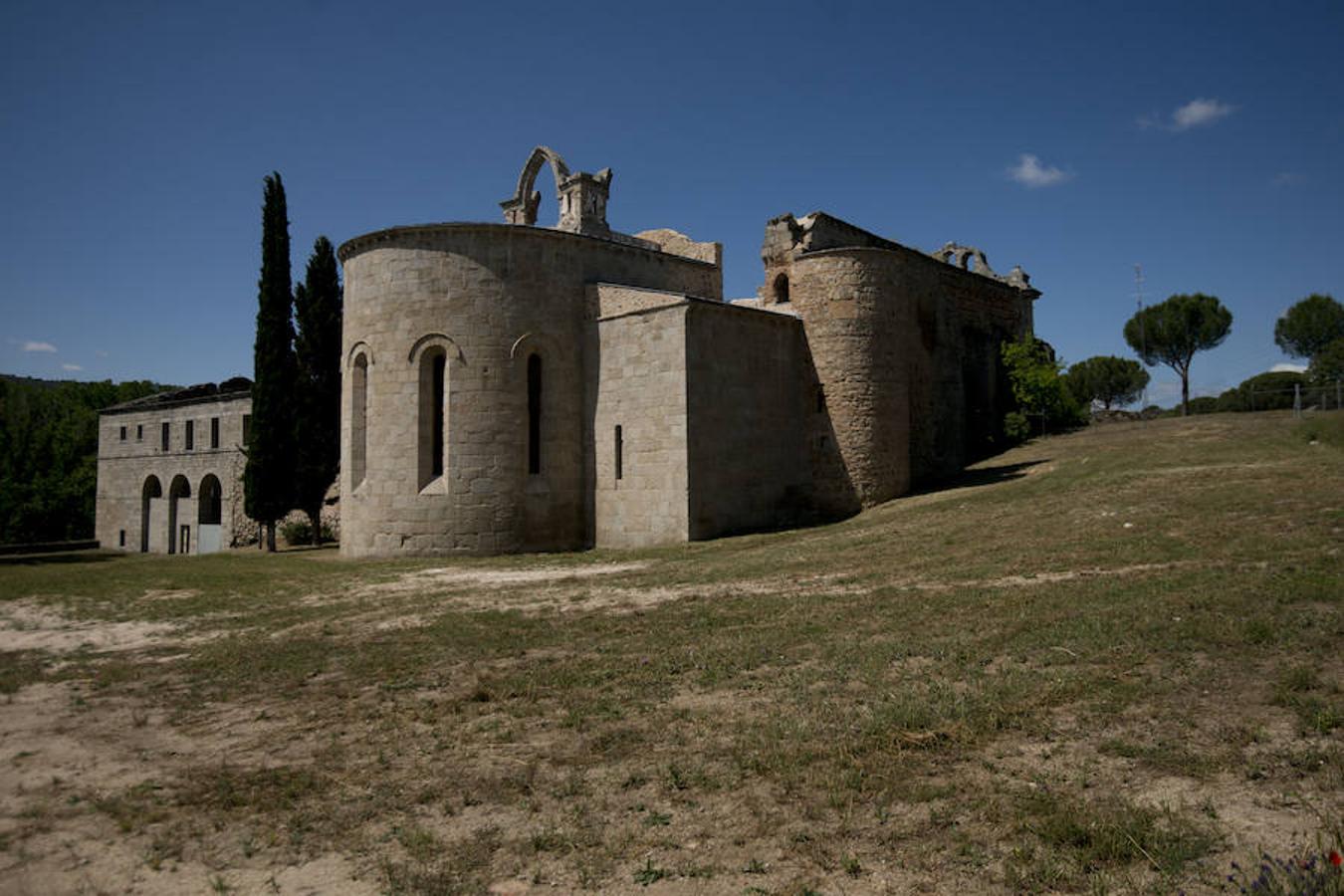 Ábside. Es una de las zonas del monasterio que ya se ha recuperado, en un trabajo completamente artesano